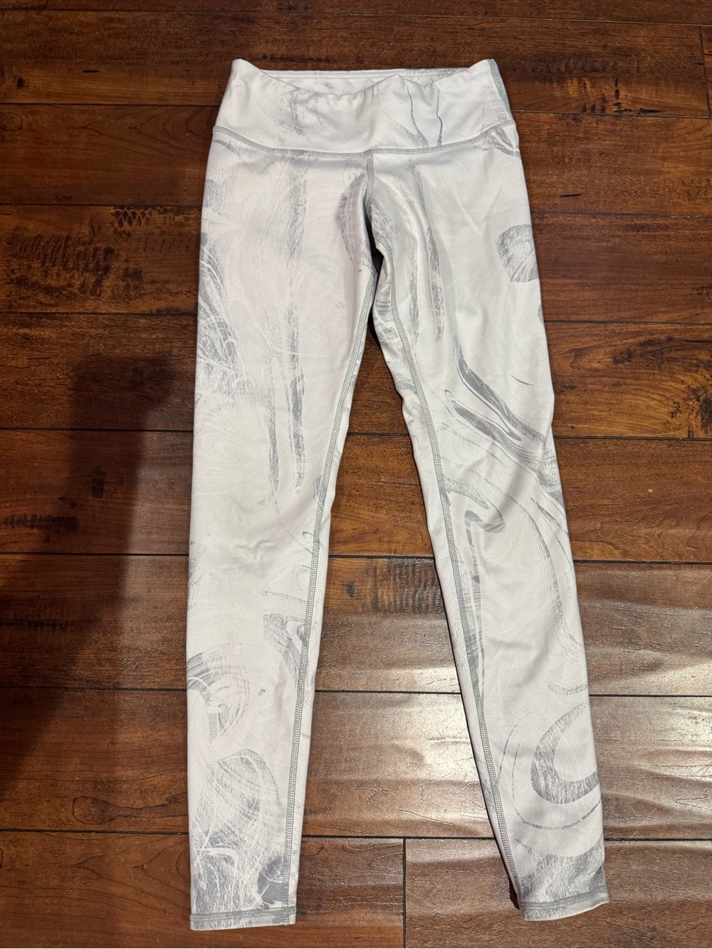 ALO Yoga Marble-Print White and Light Gray Leggings